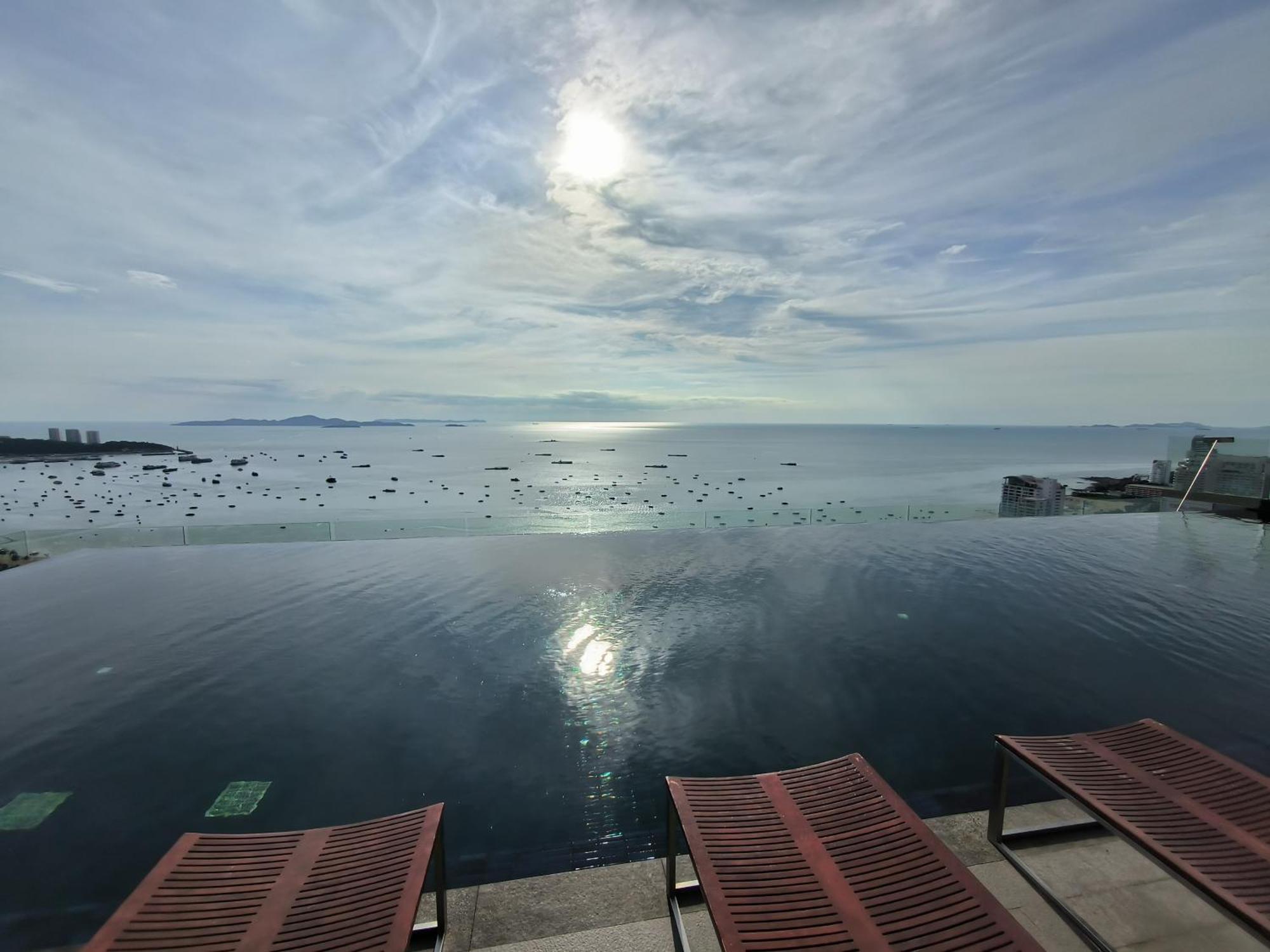 Centric Sea Pattaya Bed & Breakfast Exterior foto
