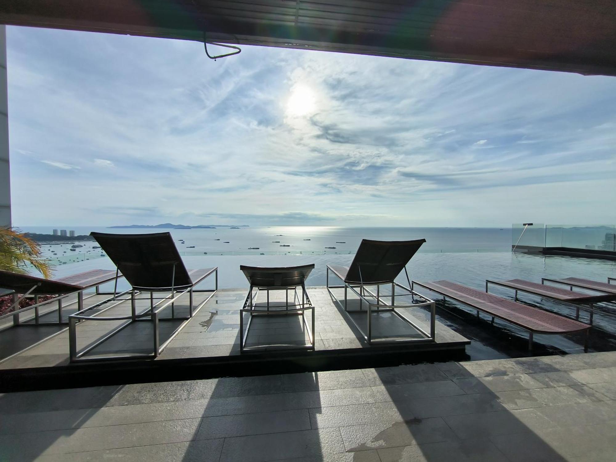 Centric Sea Pattaya Bed & Breakfast Exterior foto